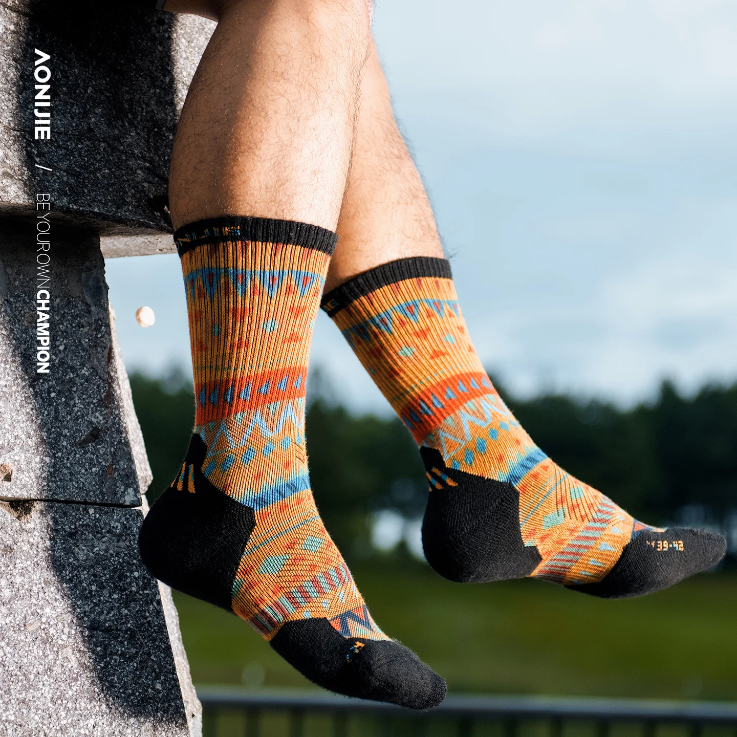 AONIJIE Calzini da equipaggio  - Wool Hiking Sock recensione e prezzo